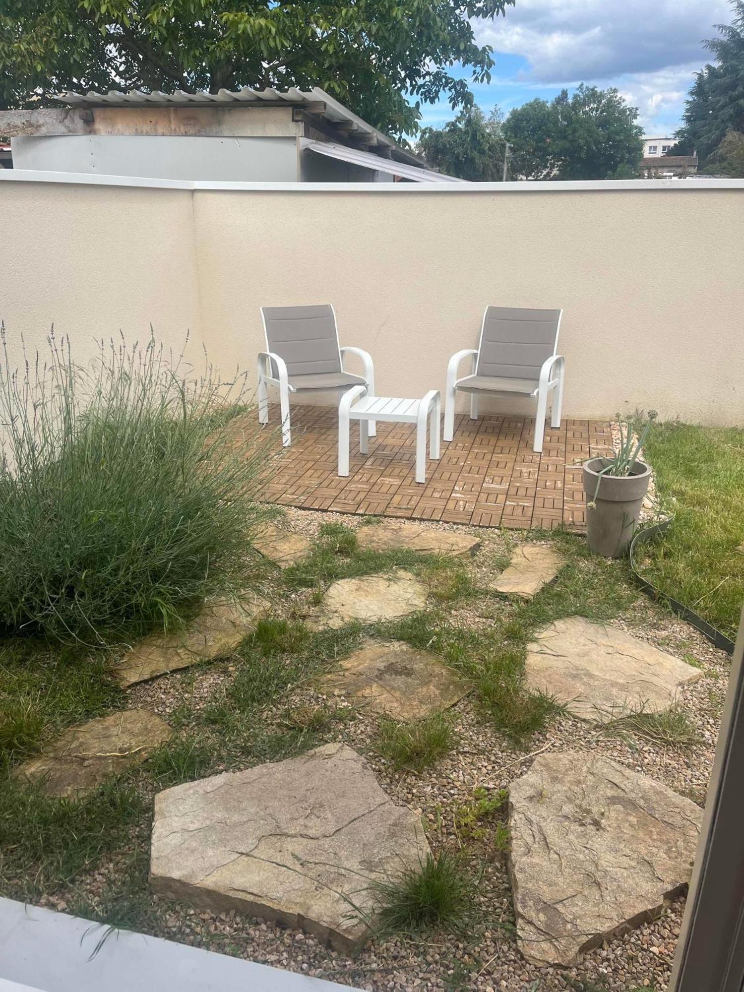 Villa Bleu Marine Chic Calme Et Jardin Andrezieux-Boutheon Bagian luar foto